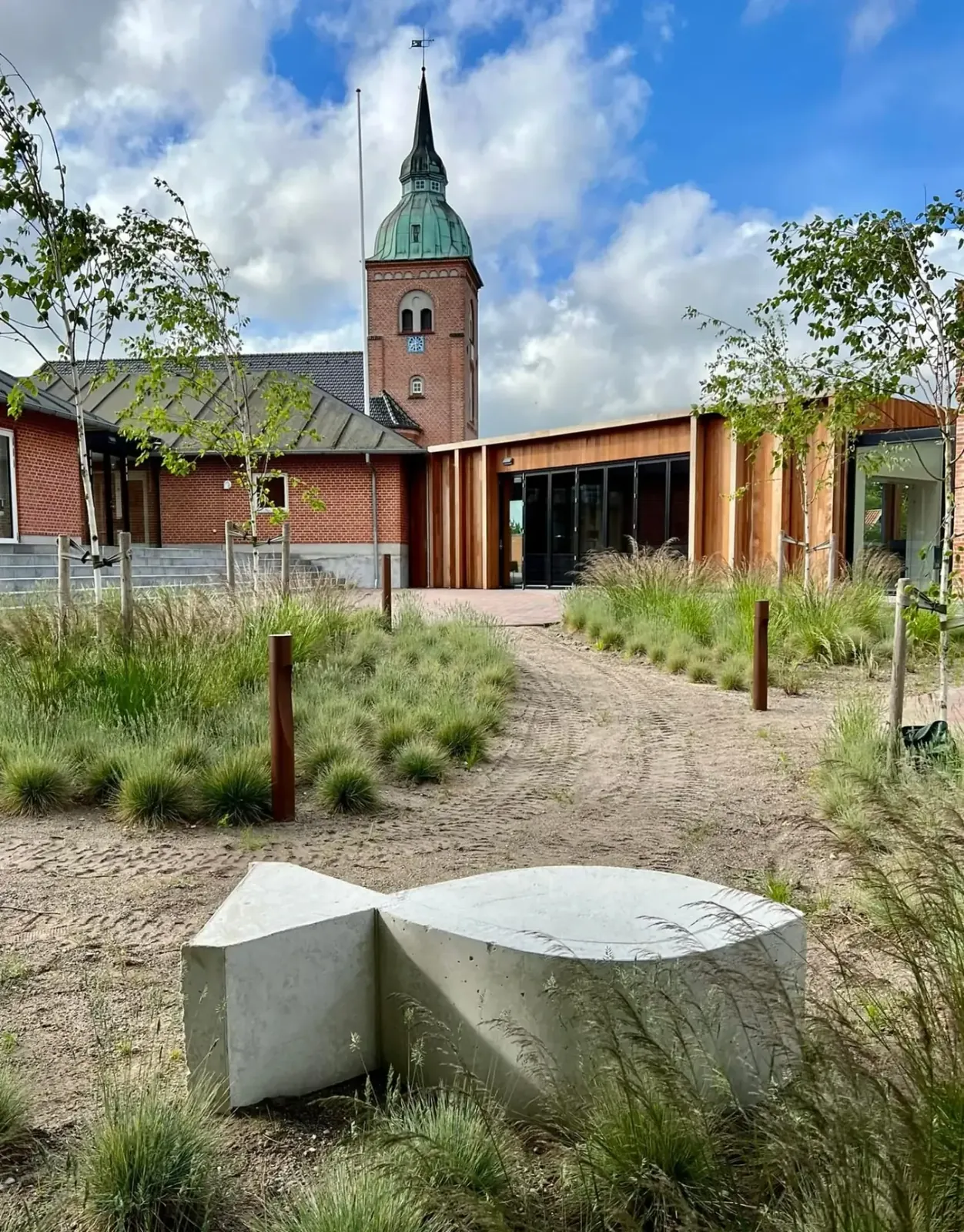 Vejgaard Sognehus og kirken